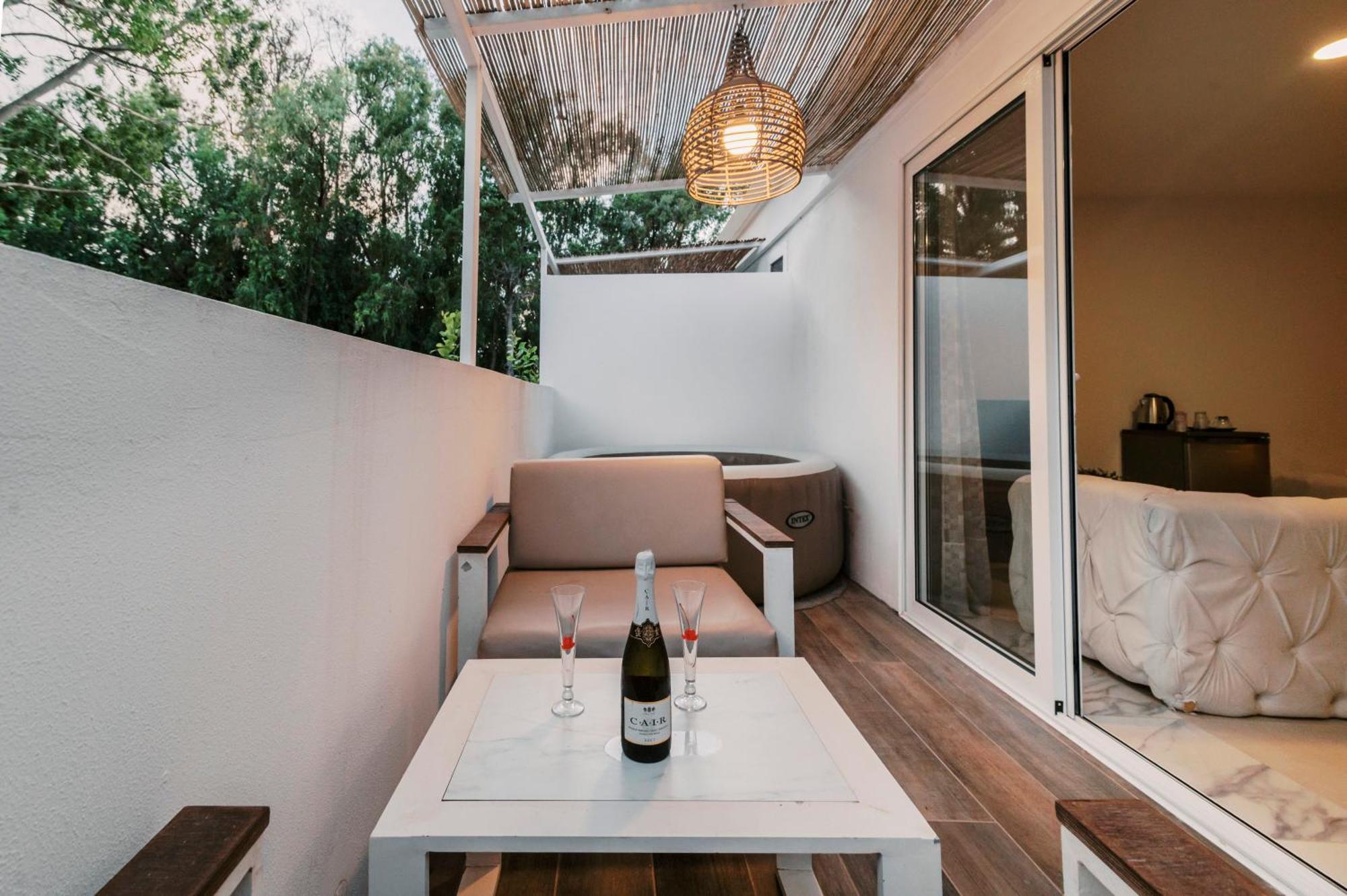 Bamboo Suites Hotel Ялисос Екстериор снимка