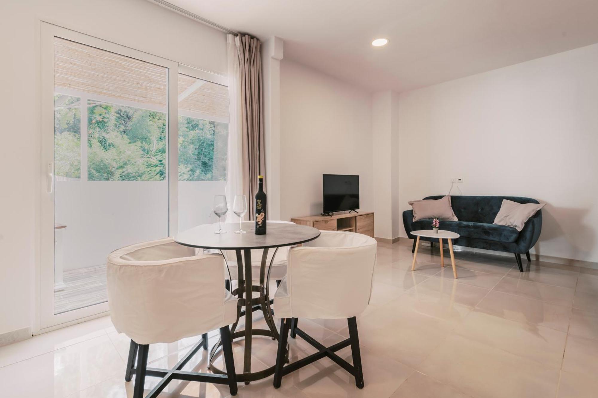 Bamboo Suites Hotel Ялисос Екстериор снимка