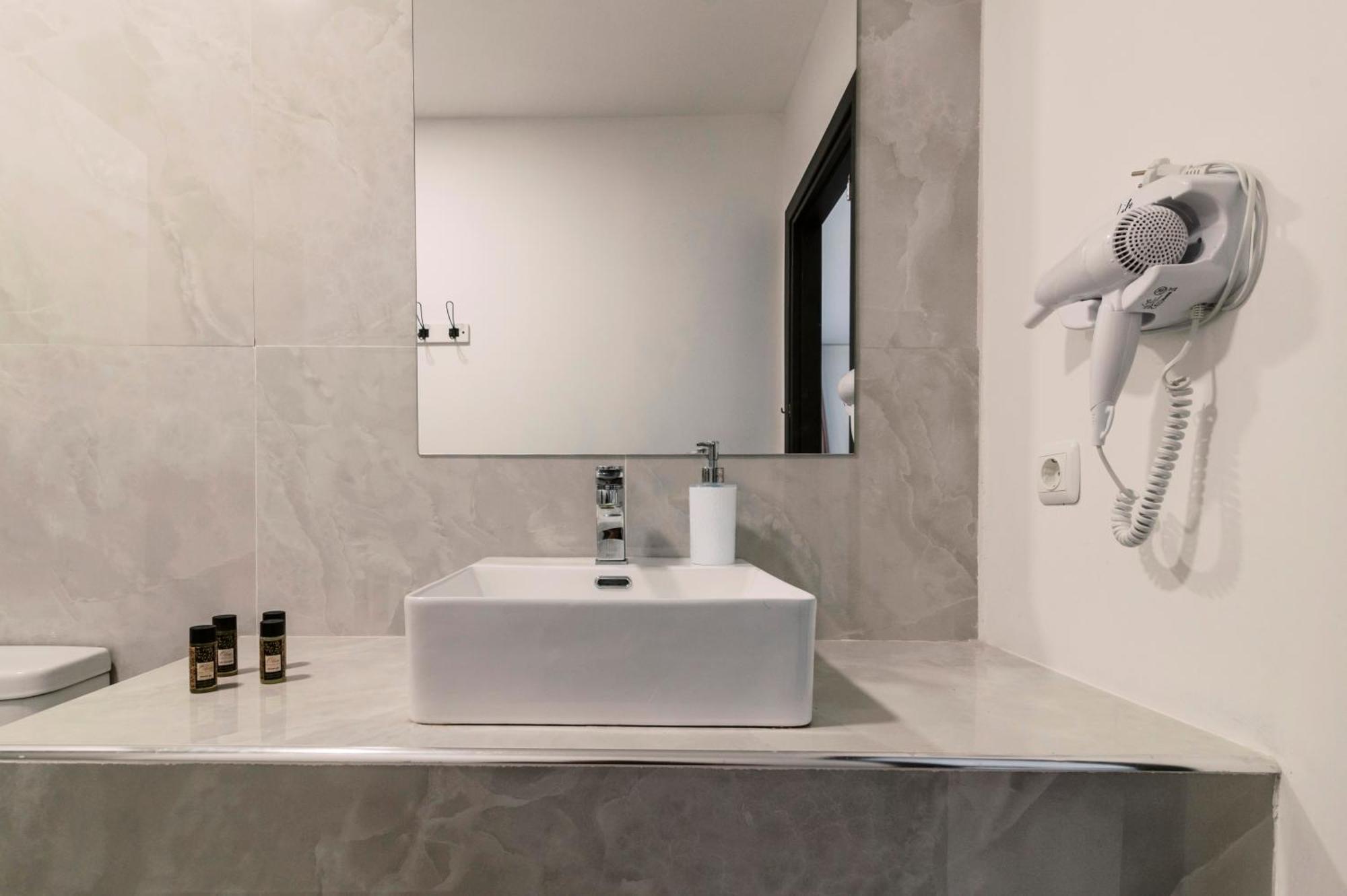 Bamboo Suites Hotel Ялисос Екстериор снимка