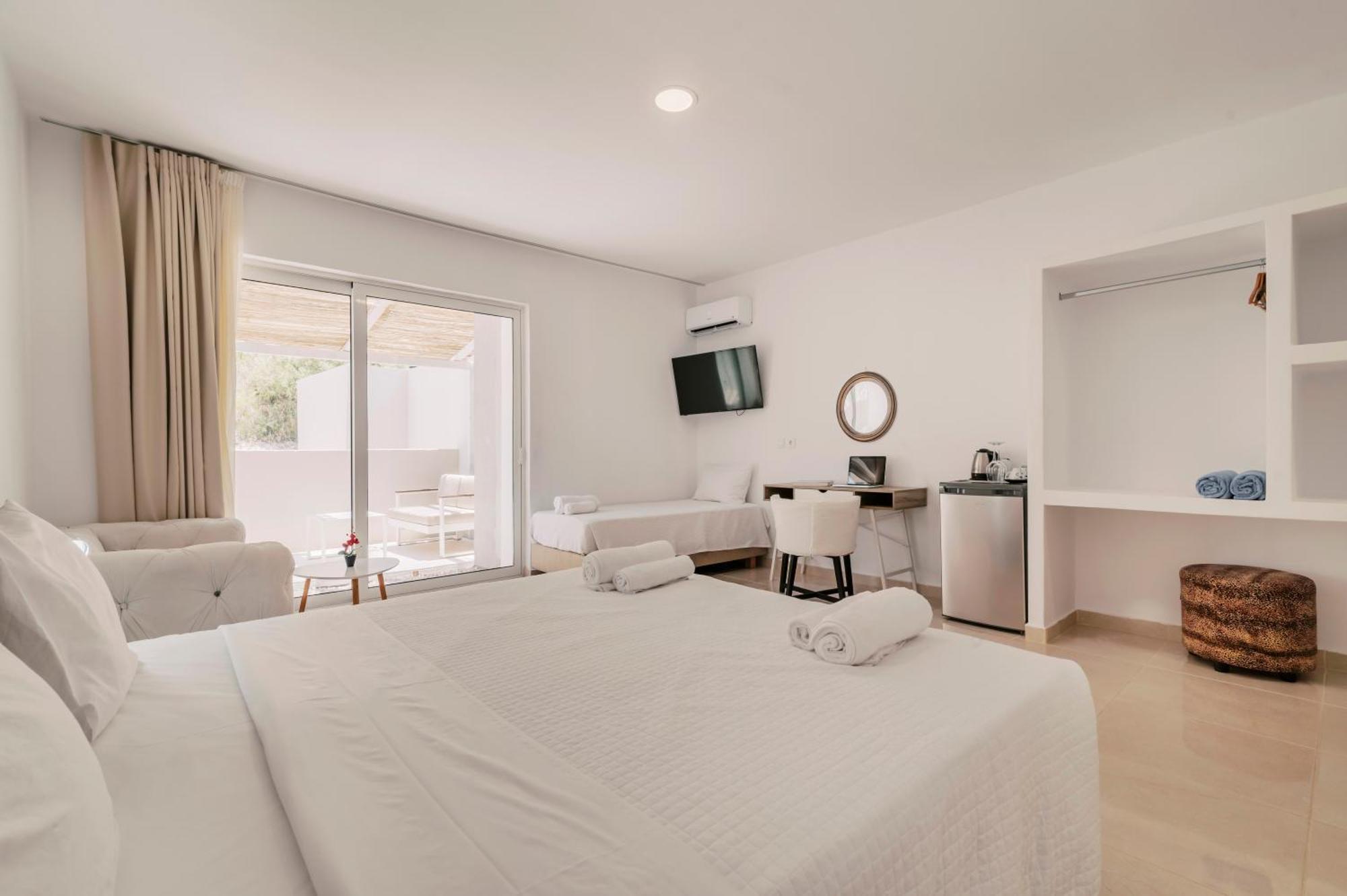 Bamboo Suites Hotel Ялисос Екстериор снимка
