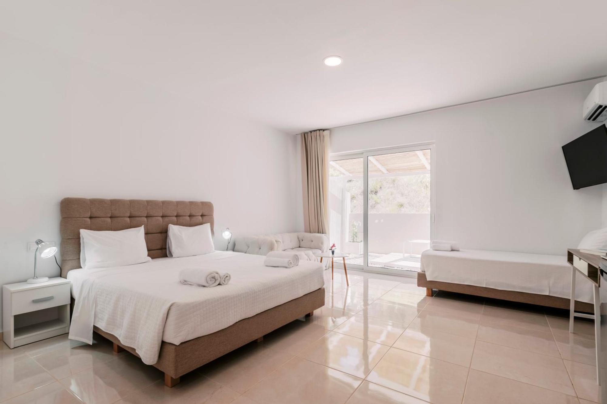 Bamboo Suites Hotel Ялисос Екстериор снимка