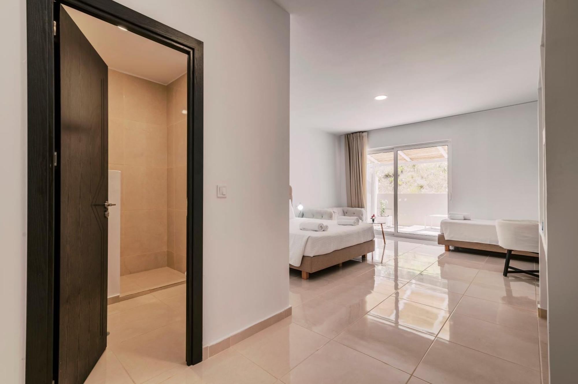Bamboo Suites Hotel Ялисос Екстериор снимка
