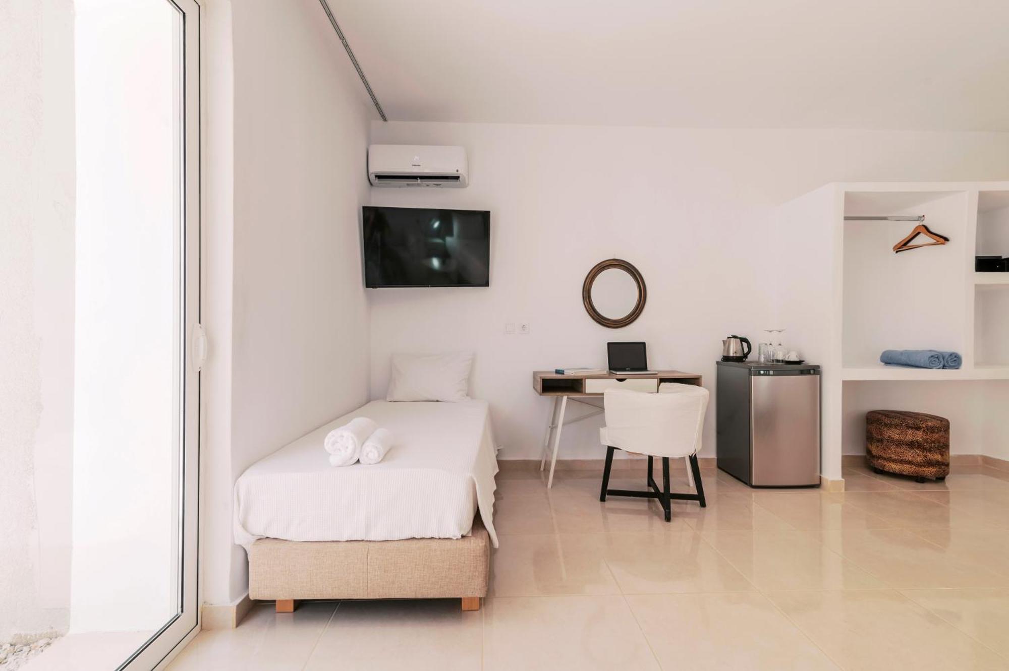 Bamboo Suites Hotel Ялисос Екстериор снимка
