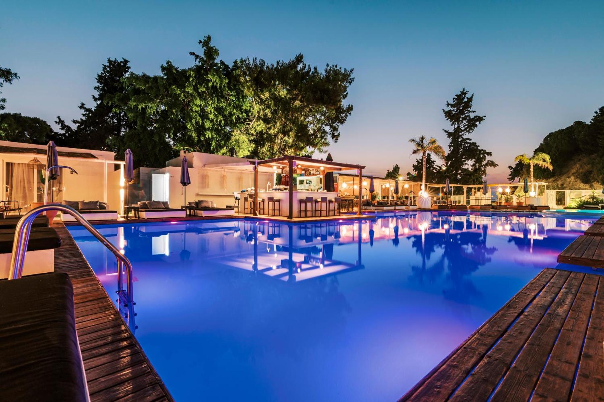 Bamboo Suites Hotel Ялисос Екстериор снимка