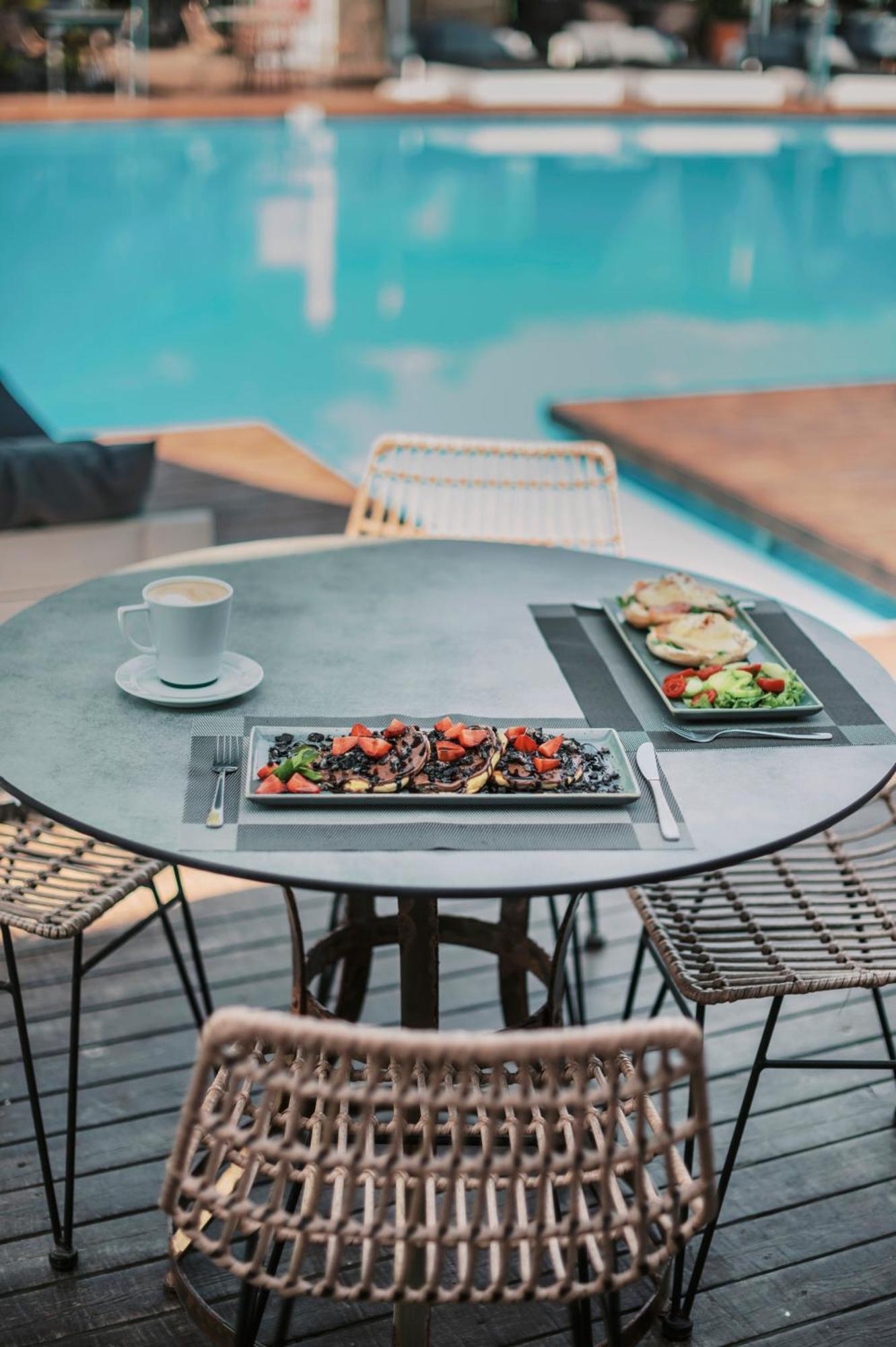 Bamboo Suites Hotel Ялисос Екстериор снимка