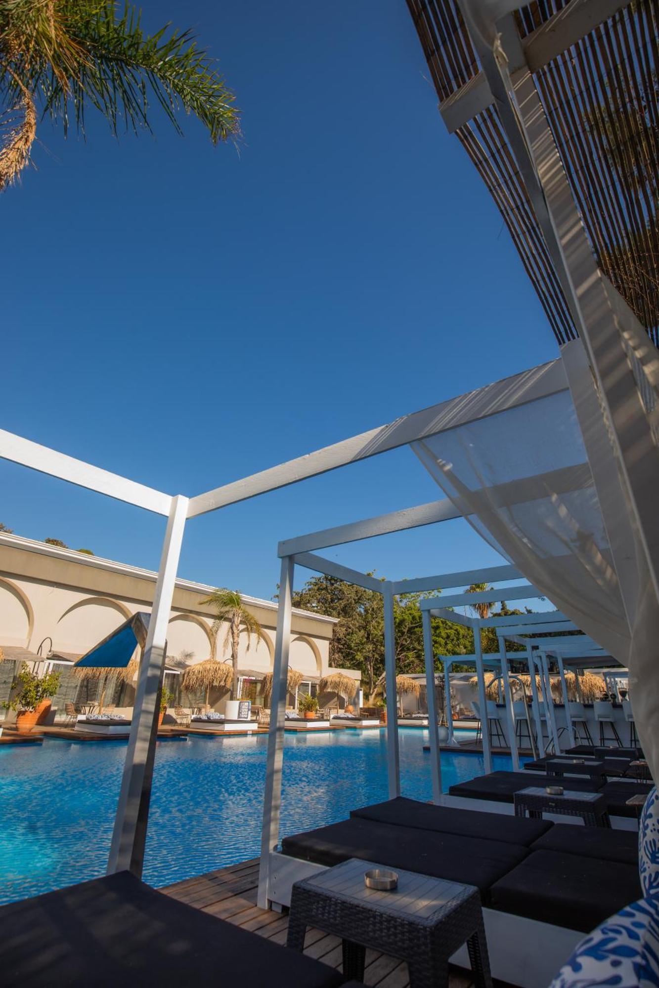 Bamboo Suites Hotel Ялисос Екстериор снимка