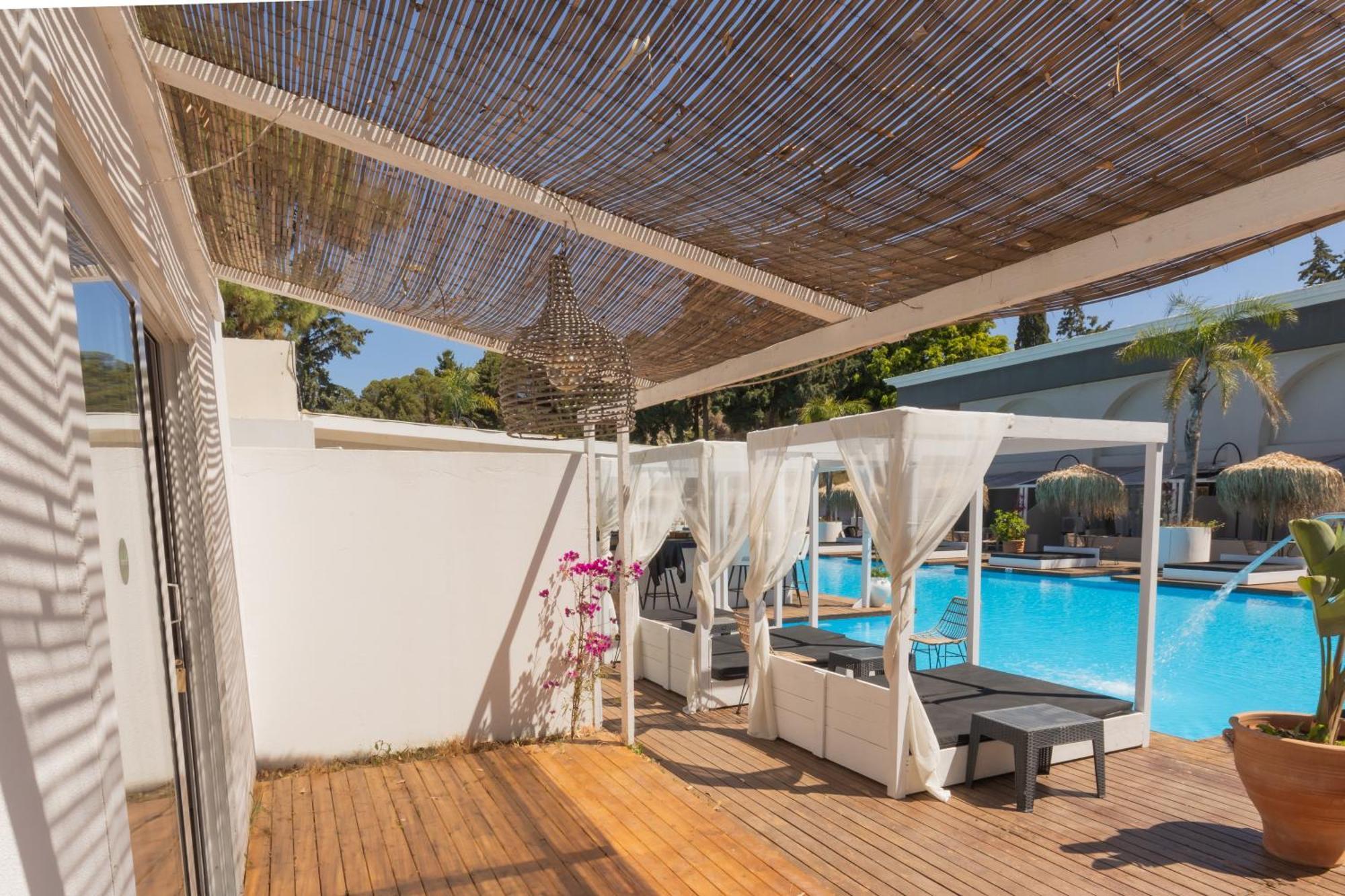 Bamboo Suites Hotel Ялисос Екстериор снимка